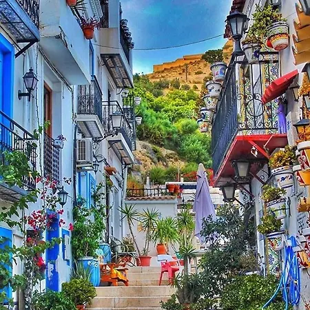Charming In Near The Sea & Center